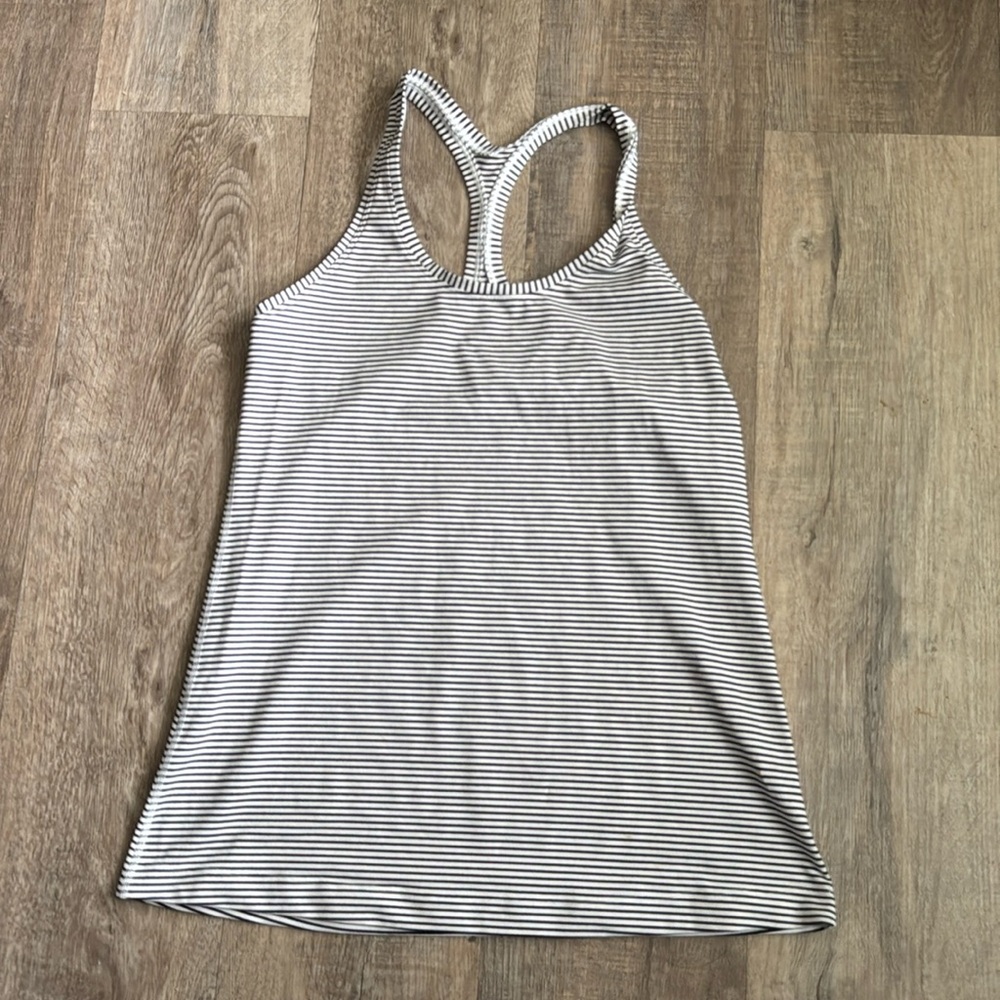 Lululemon tank - Picture 1 of 3